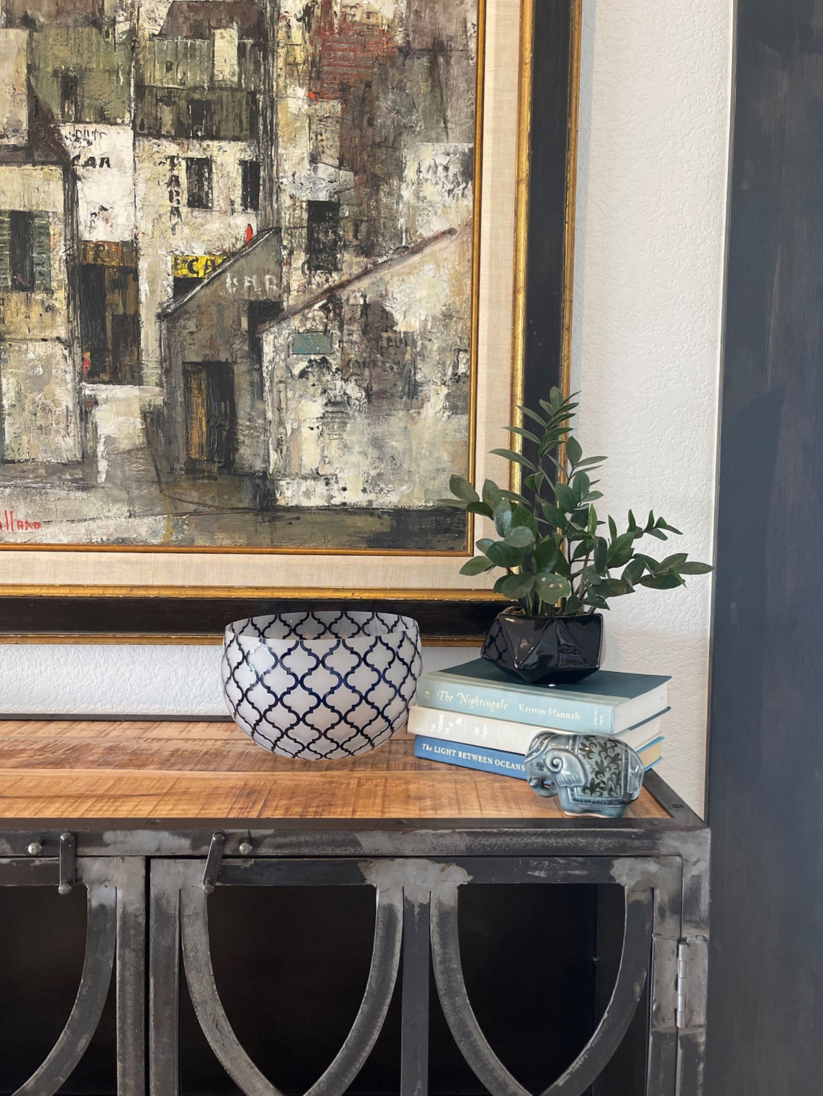 <b>Arabesque</b><br>Large Round Bowl Sandblast Middle in Black