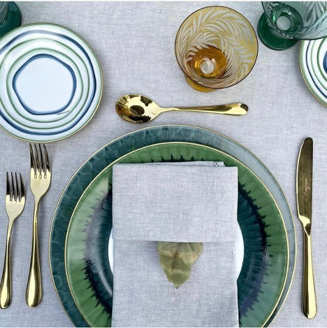 <b>Willow</b><br>Stemless Red in Amber